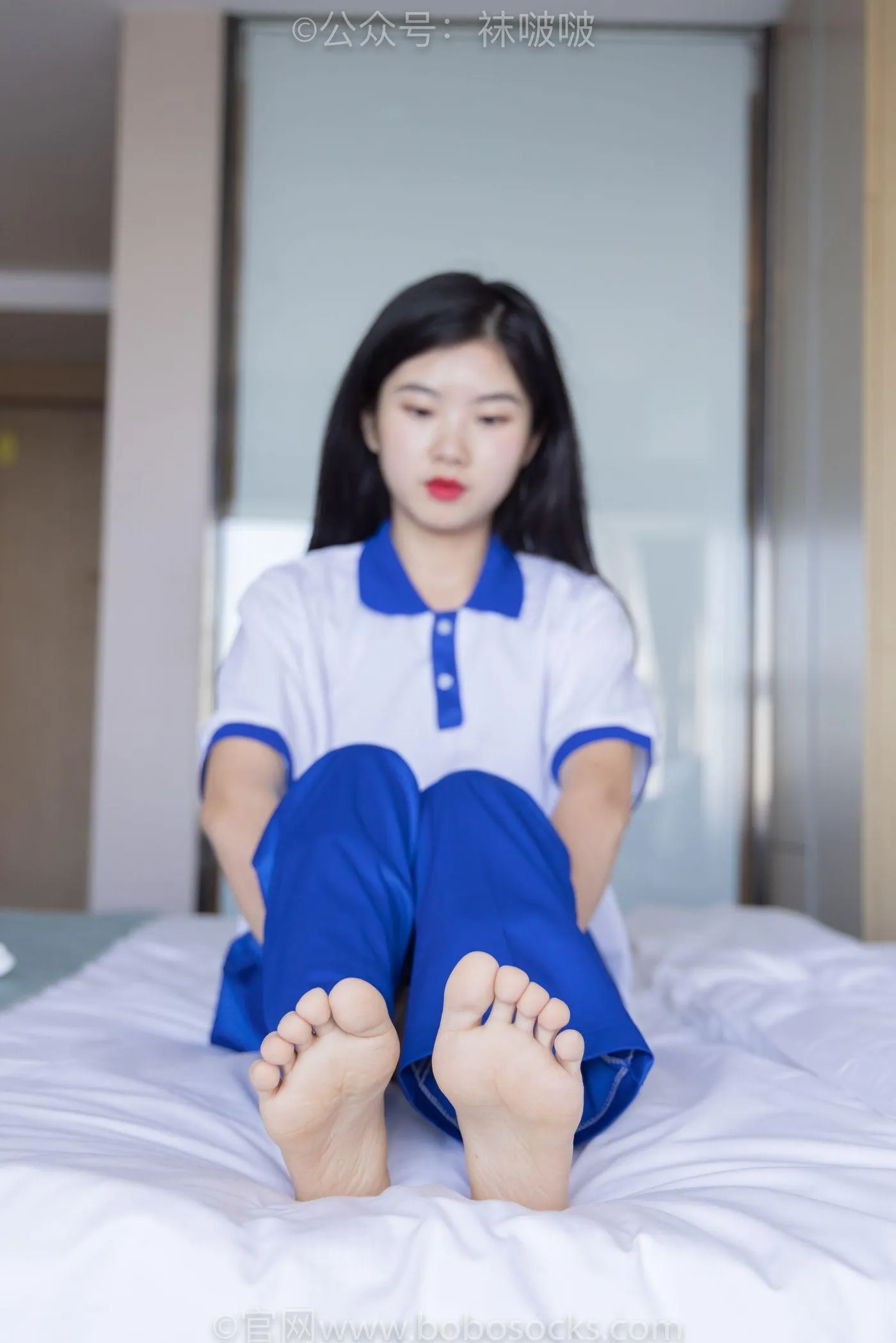 [BoBoSocks袜啵啵]NO.039 小奶熊-校服、vans帆布鞋、短白棉袜、裸足 [154P]插图4